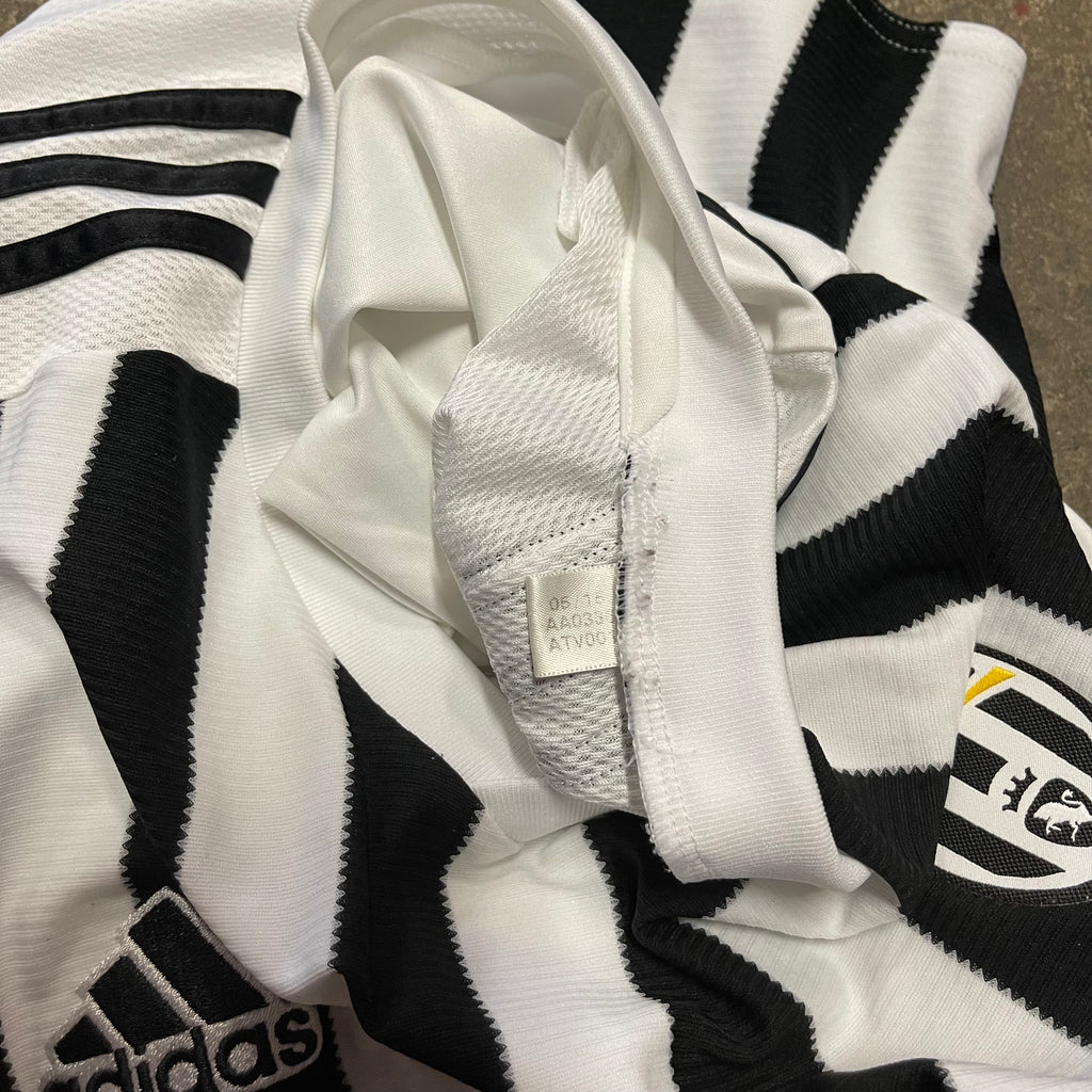 2015/16 Juventus Home Football Shirt