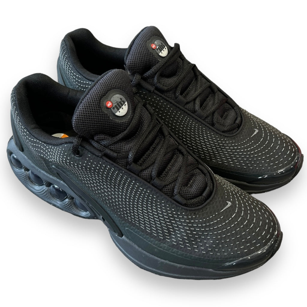 Black Nike Air Max Dn (9uk)