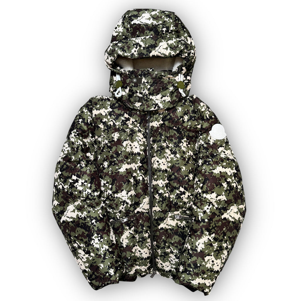 Moncler Blanc Giubbotto Camo Puffer Coat (L)