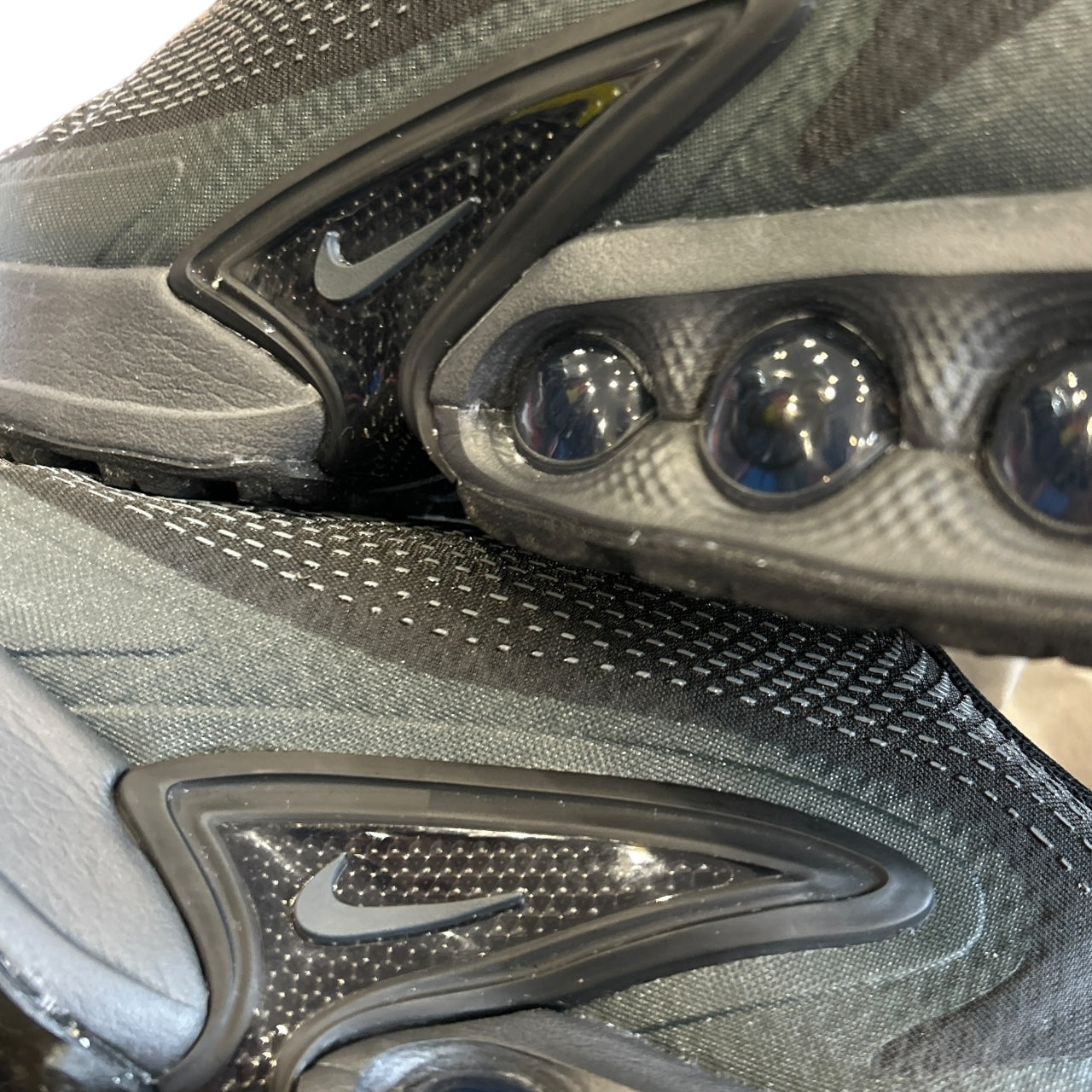 Black Nike Air Max Dn (9uk)