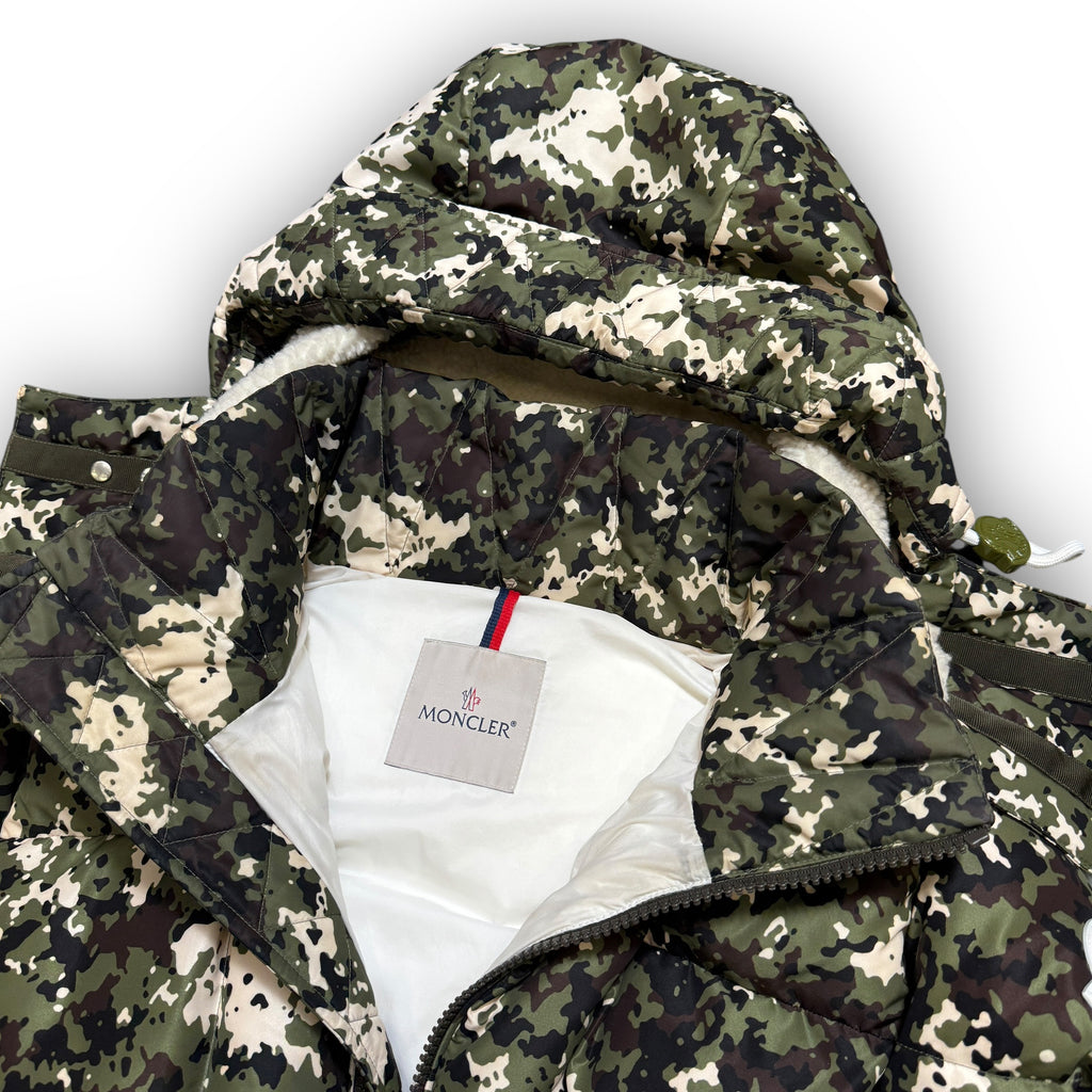 Moncler Blanc Giubbotto Camo Puffer Coat (L)