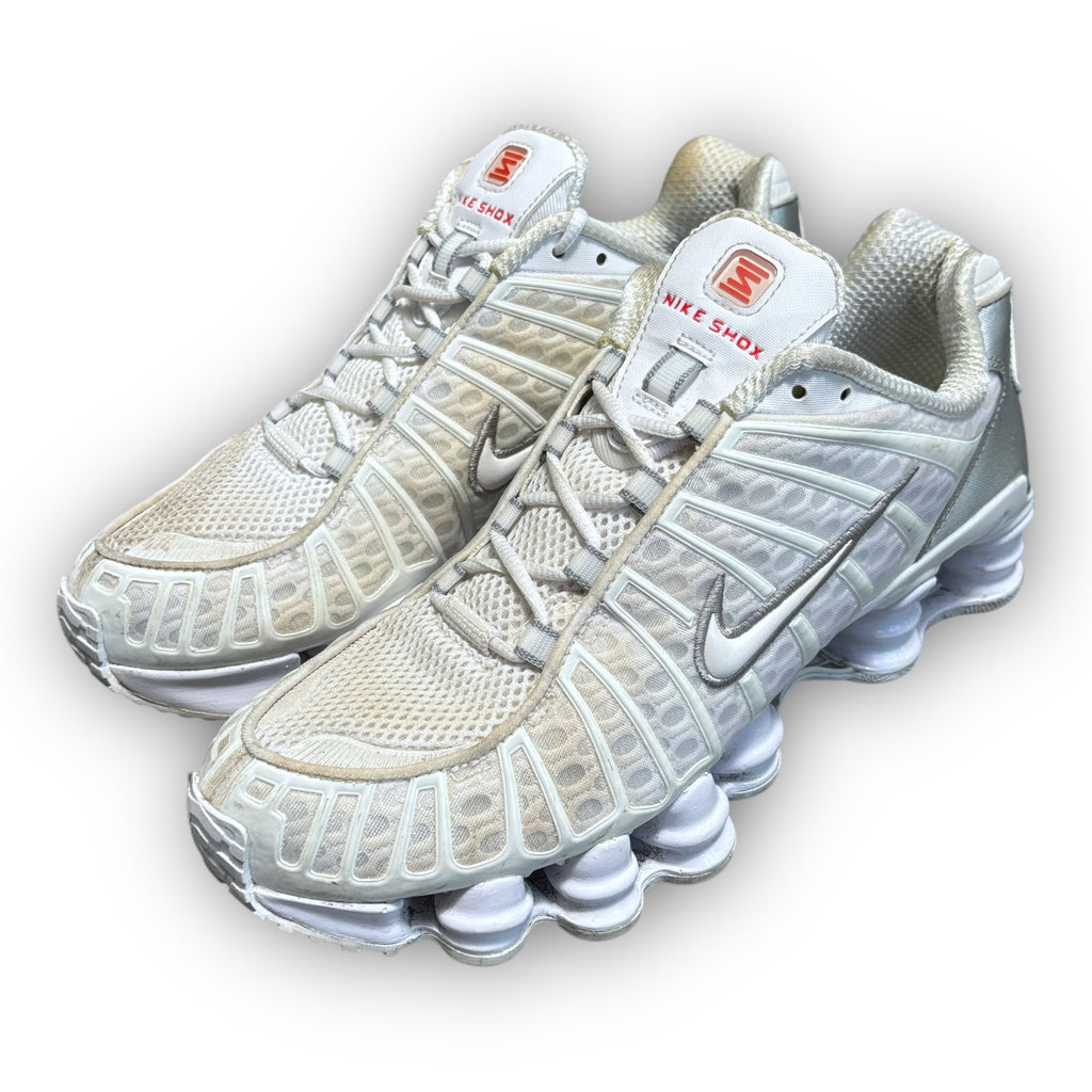 White Nike Shox (7.5uk)