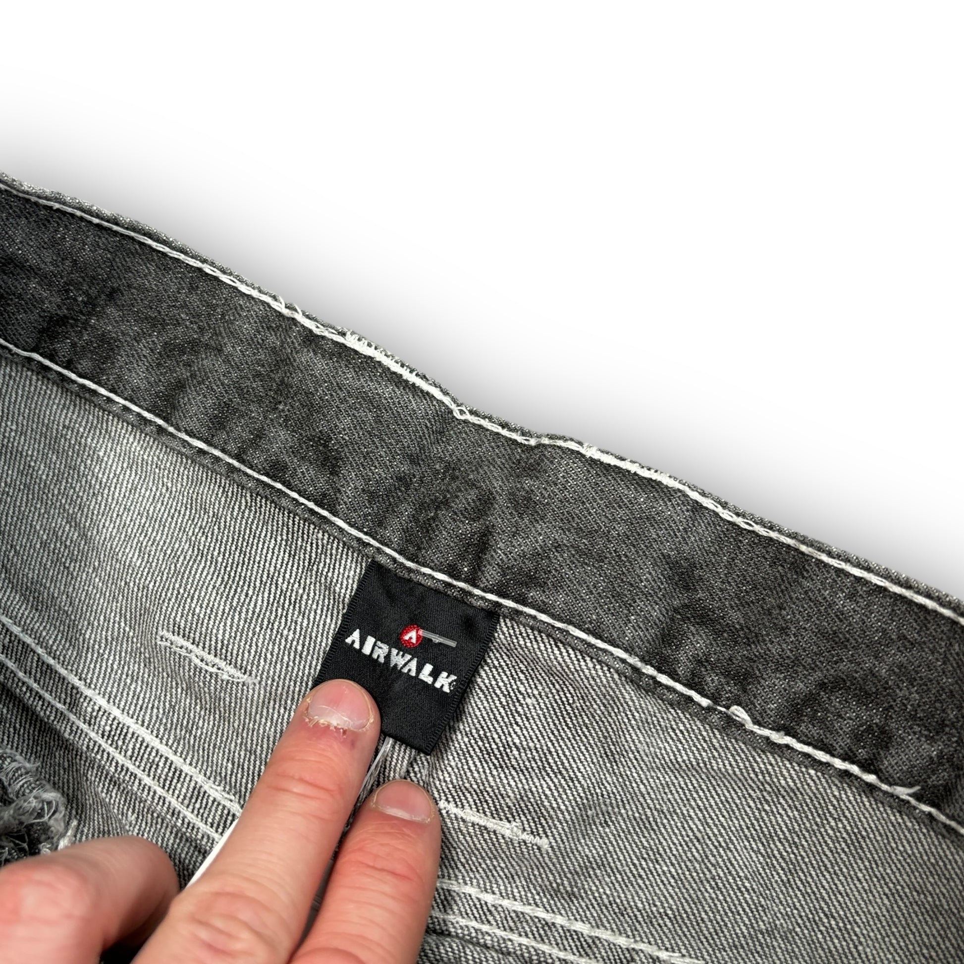 00s Airwalk Embroidered Jorts (32")