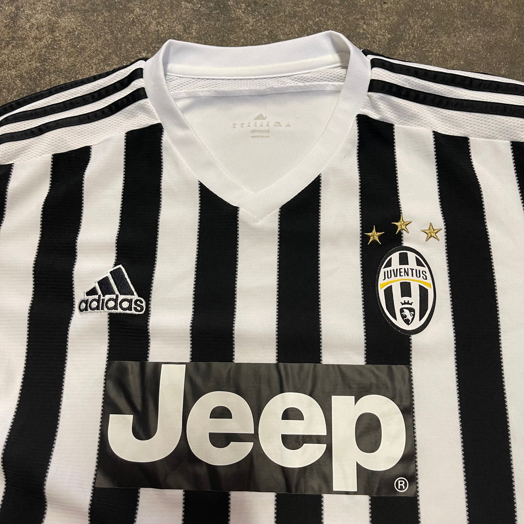 2015/16 Juventus Home Football Shirt