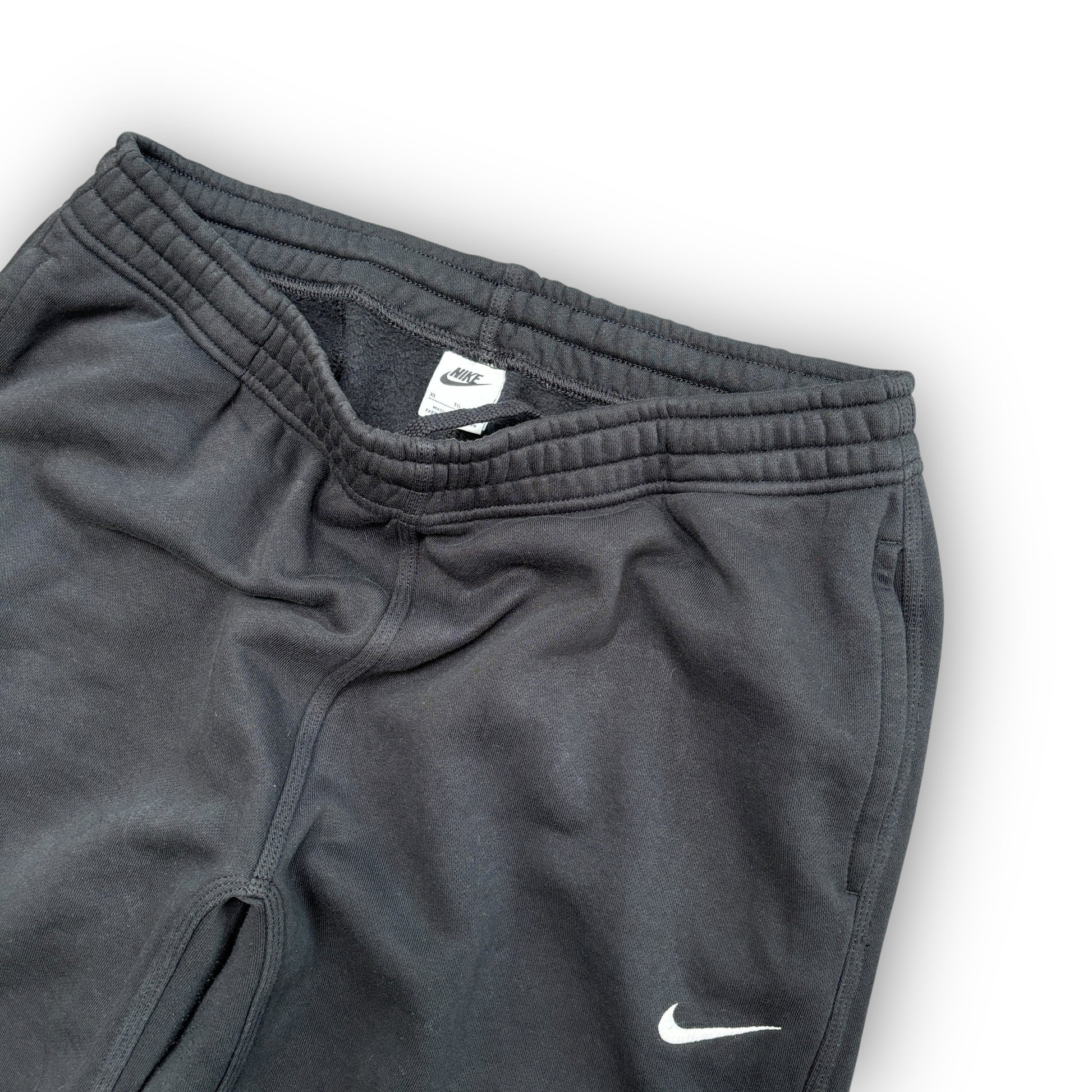 00s Black Nike Joggers (XL)