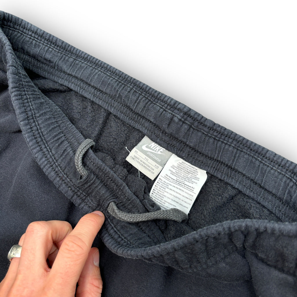 00s Black Nike Joggers (XL)