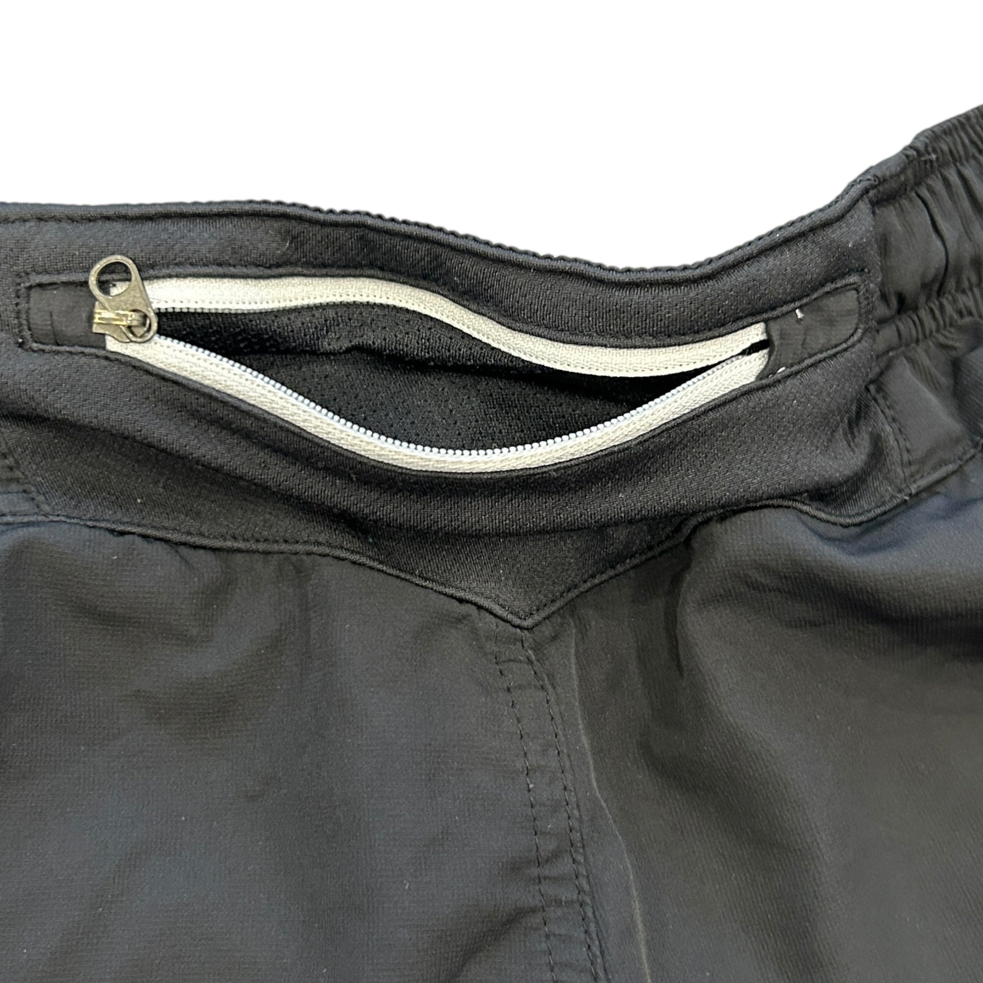 00s Black Nike Air Max Shorts (M)