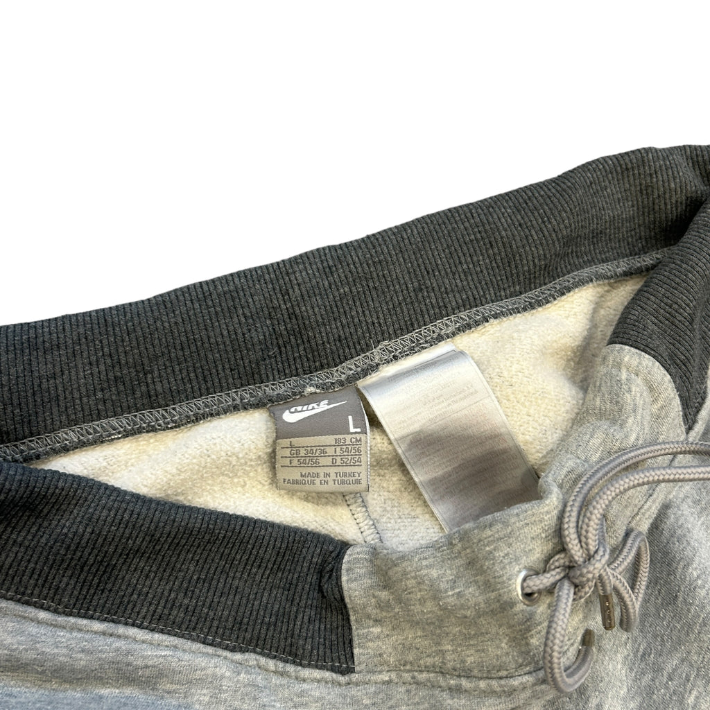 00s Baggy Navy Nike Joggers (L)