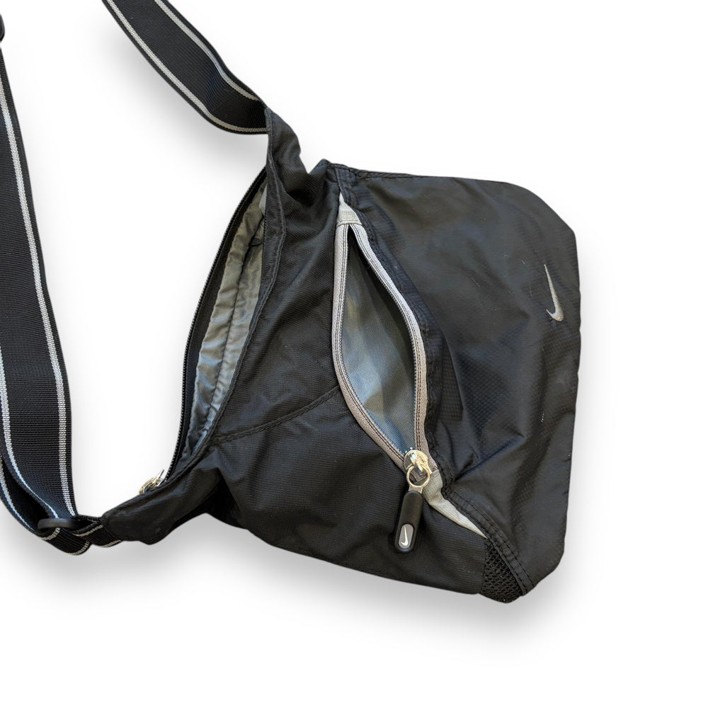 00s Black Nike Side Bag