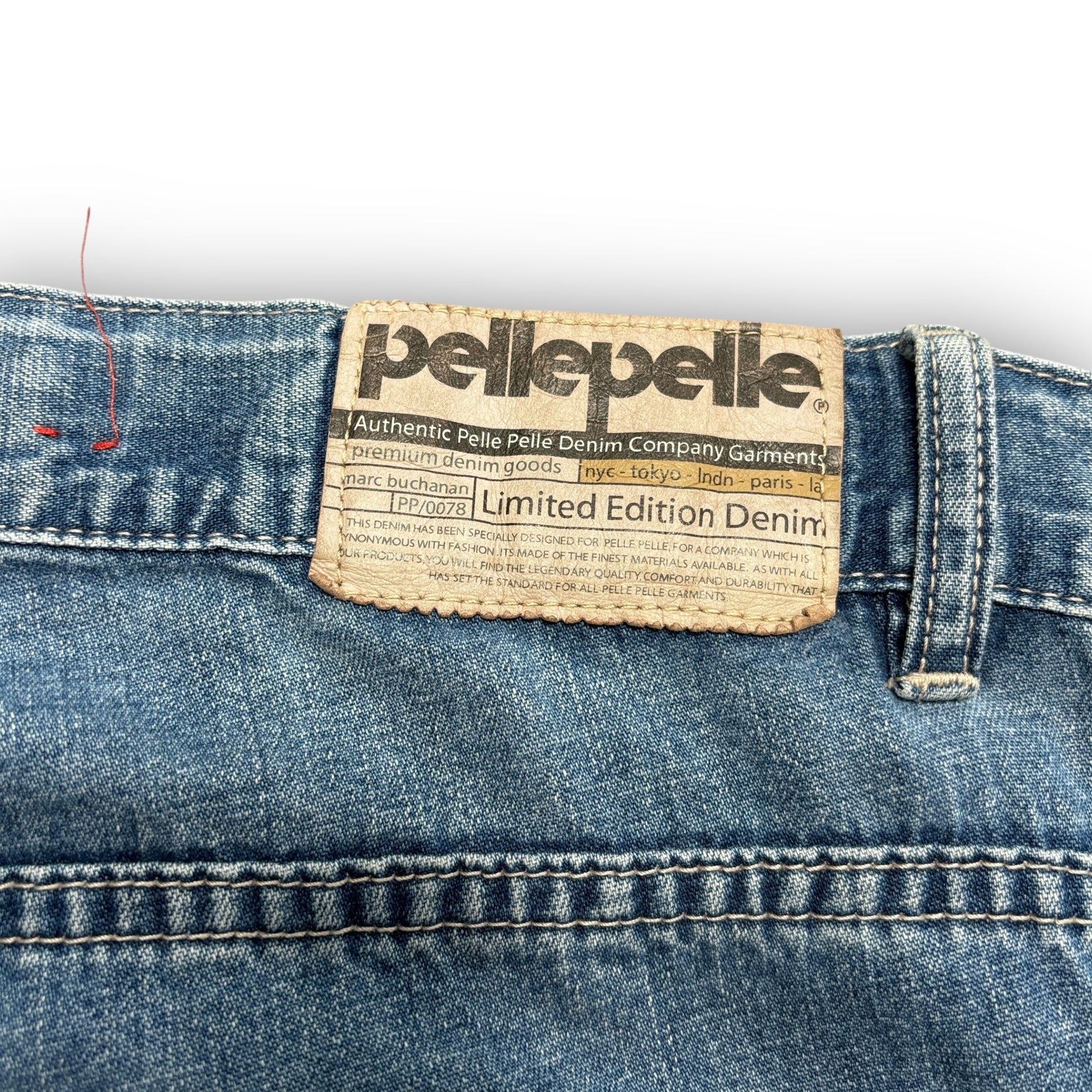 00s Baggy Embroidered Pele Pele Jeans (36")