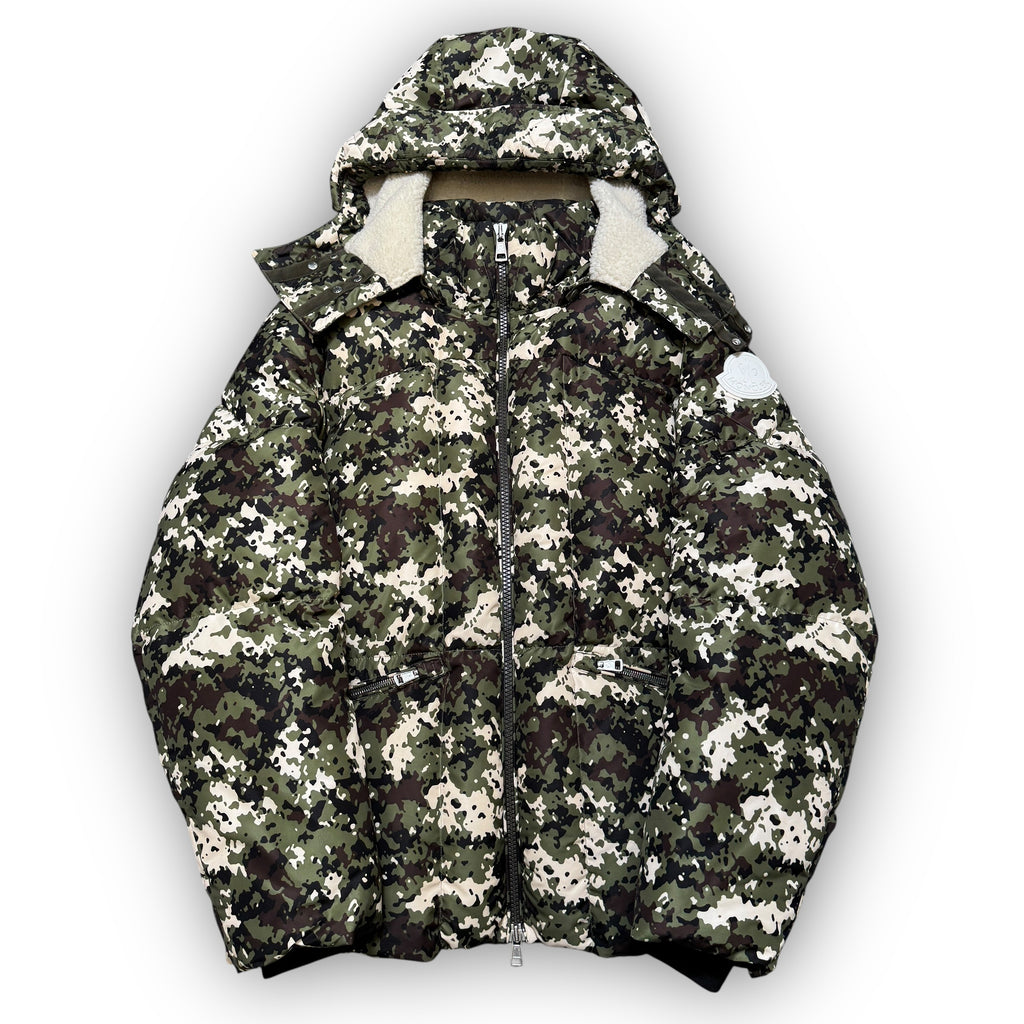 Moncler Blanc Giubbotto Camo Puffer Coat (L)