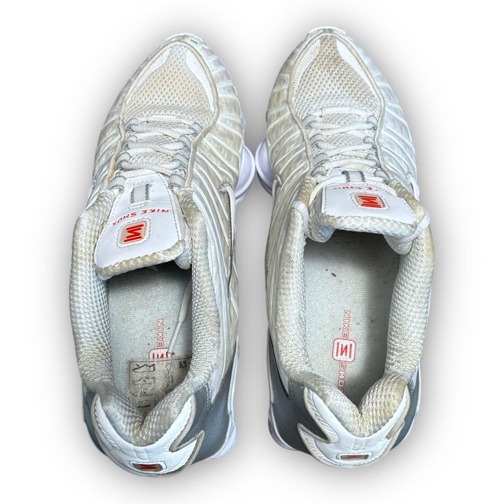 White Nike Shox (7.5uk)