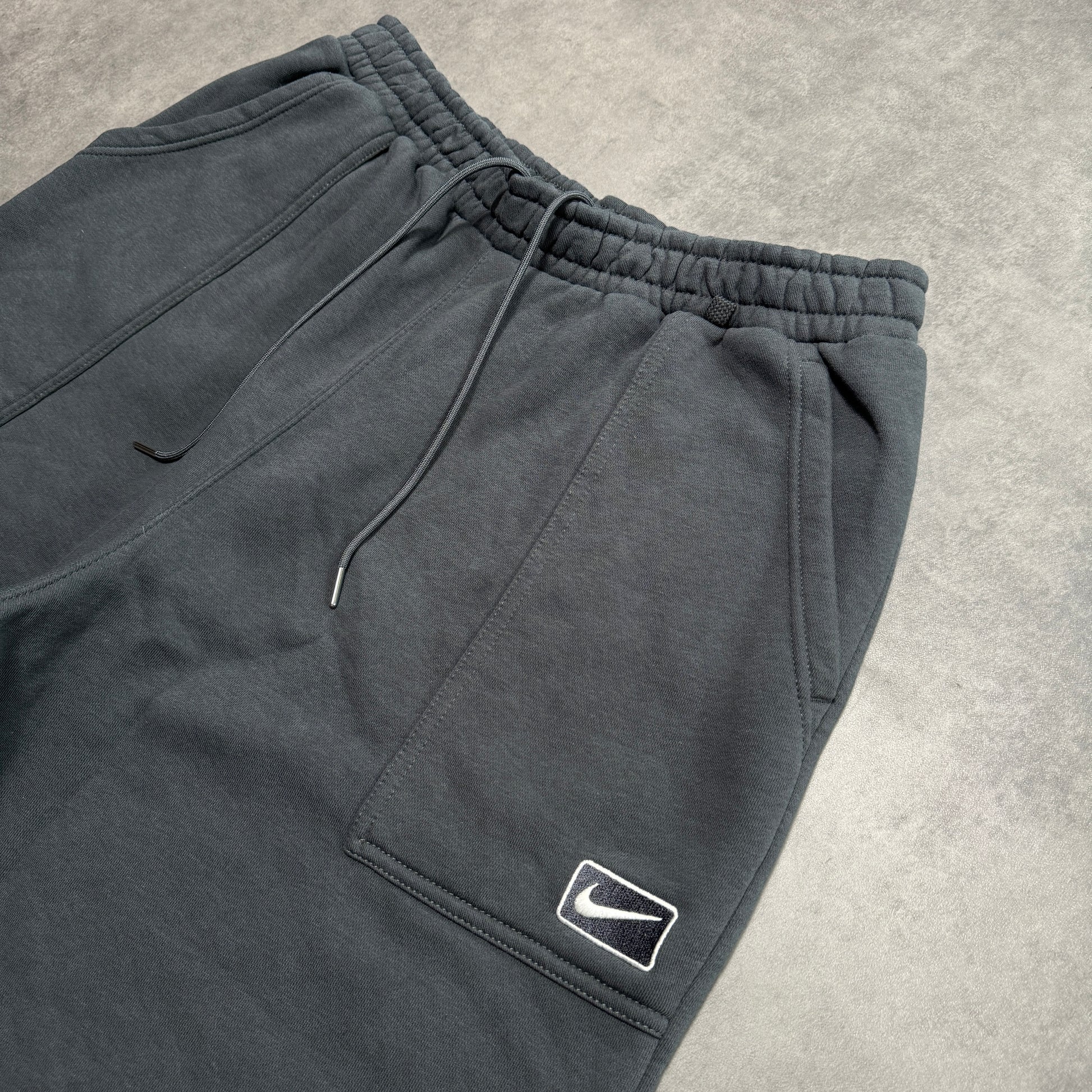 Nike Baggy Shorts (XL)