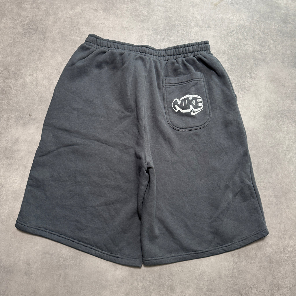 Nike Baggy Shorts (XL)