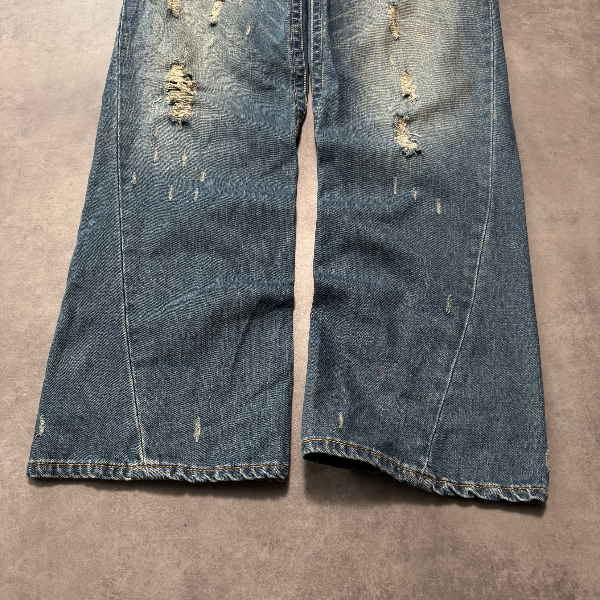 Distressed Denim Jeans (34w)