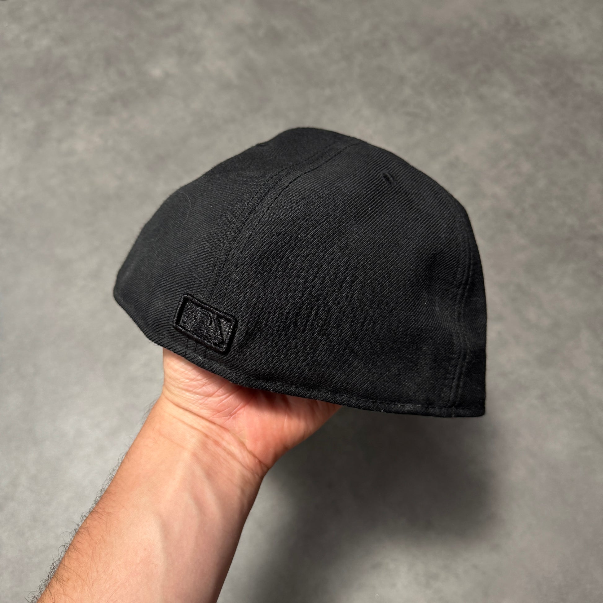 New Era Yankees Dog Tag Fitted Cap (7 3/4)