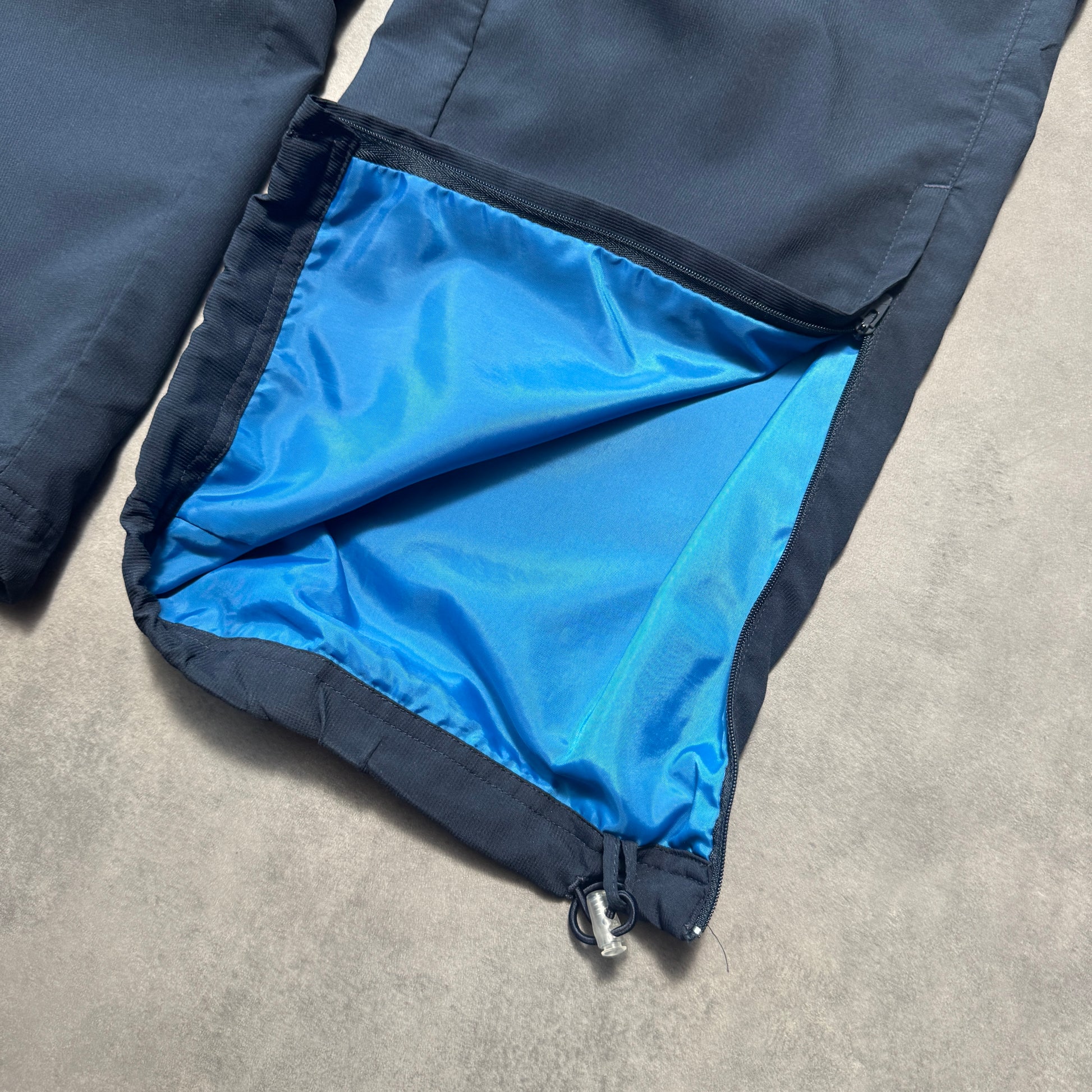 Adidas trackpants (L)