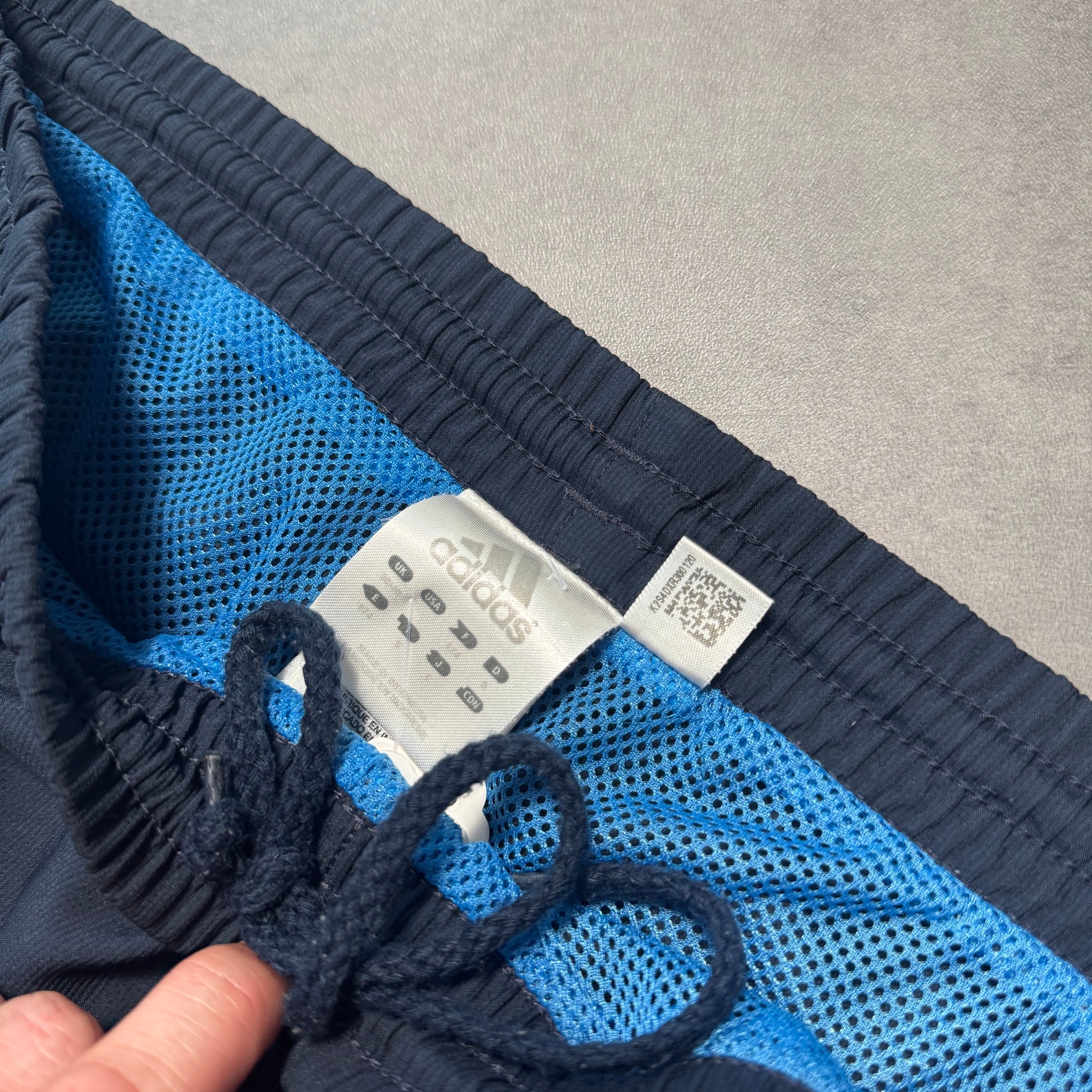 Adidas trackpants (L)